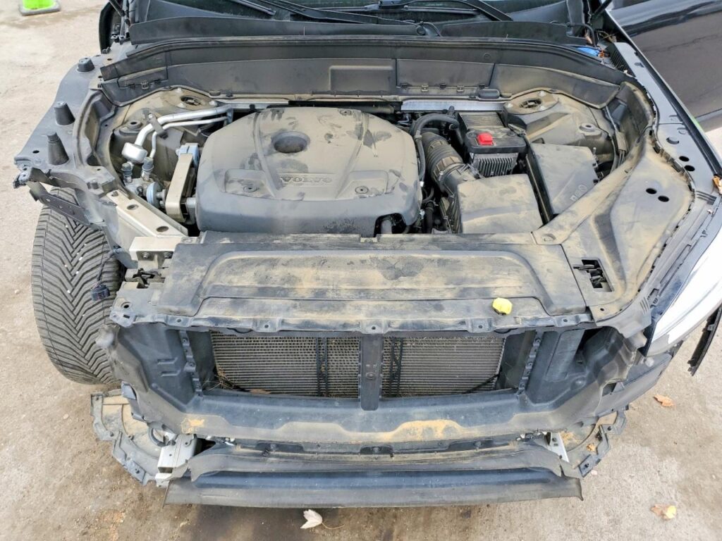 2020 VOLVO XC90 T6 MOMENTUM