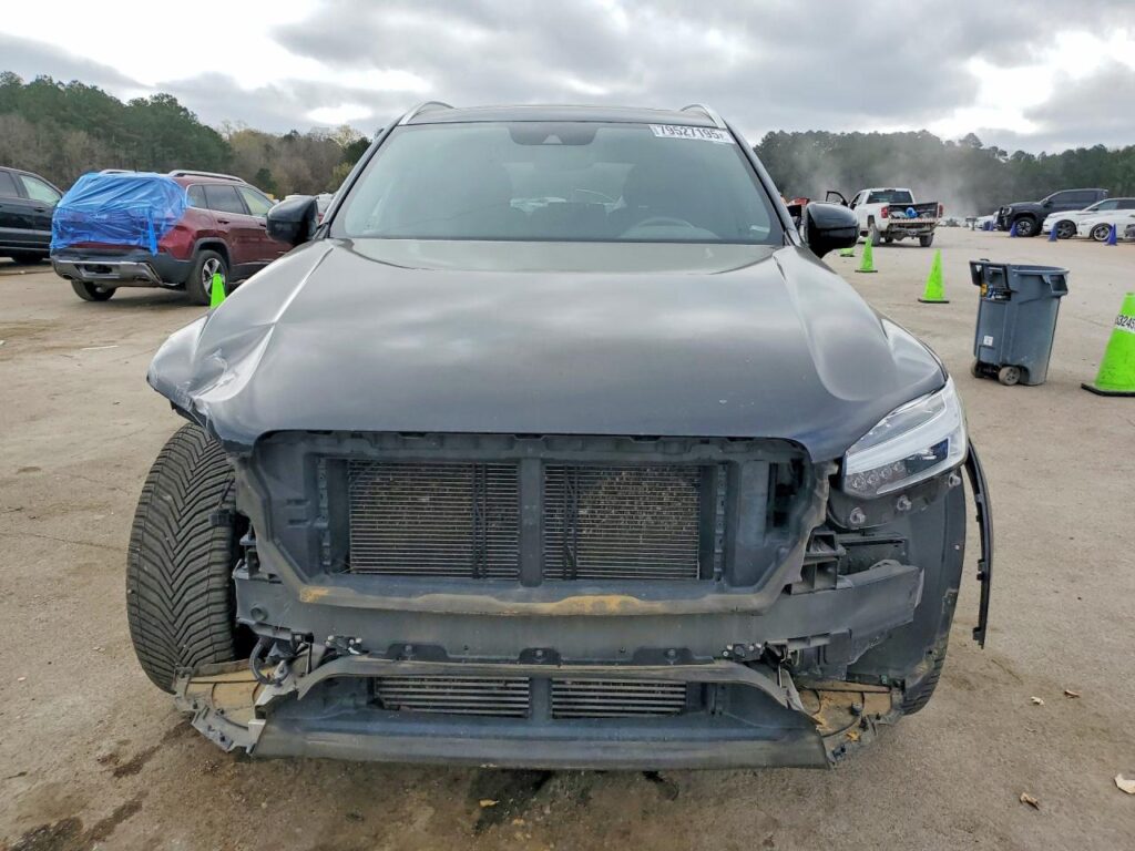 2020 VOLVO XC90 T6 MOMENTUM