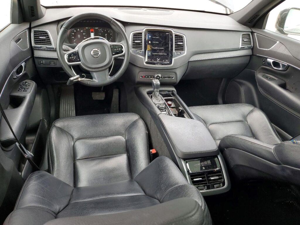 2020 VOLVO XC90 T6 MOMENTUM