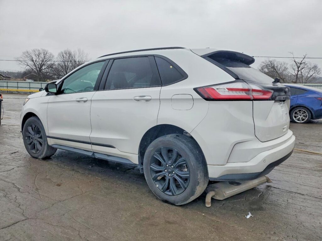 2022 Ford Edge SE